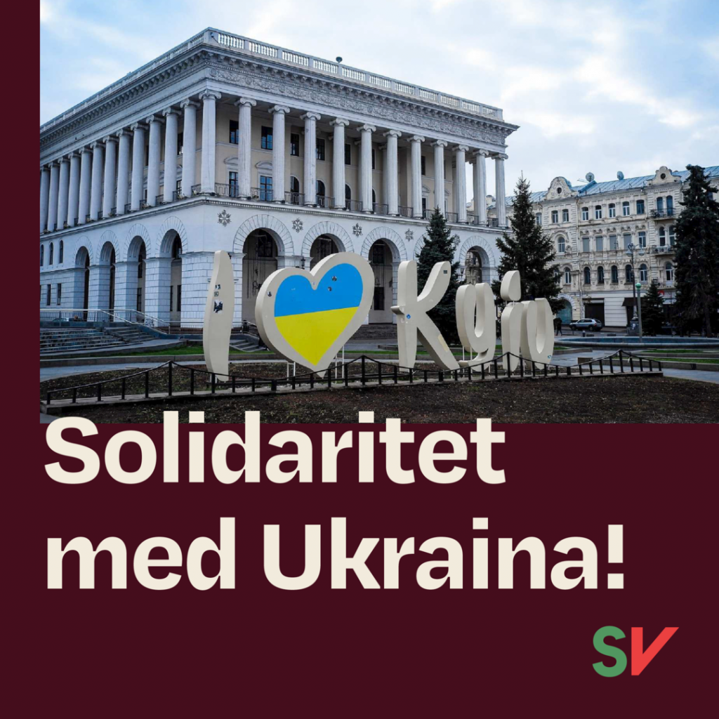 Solidaritet med Ukraina! - I Hjerte Kyiv skilt foran bygning. tekst og foto