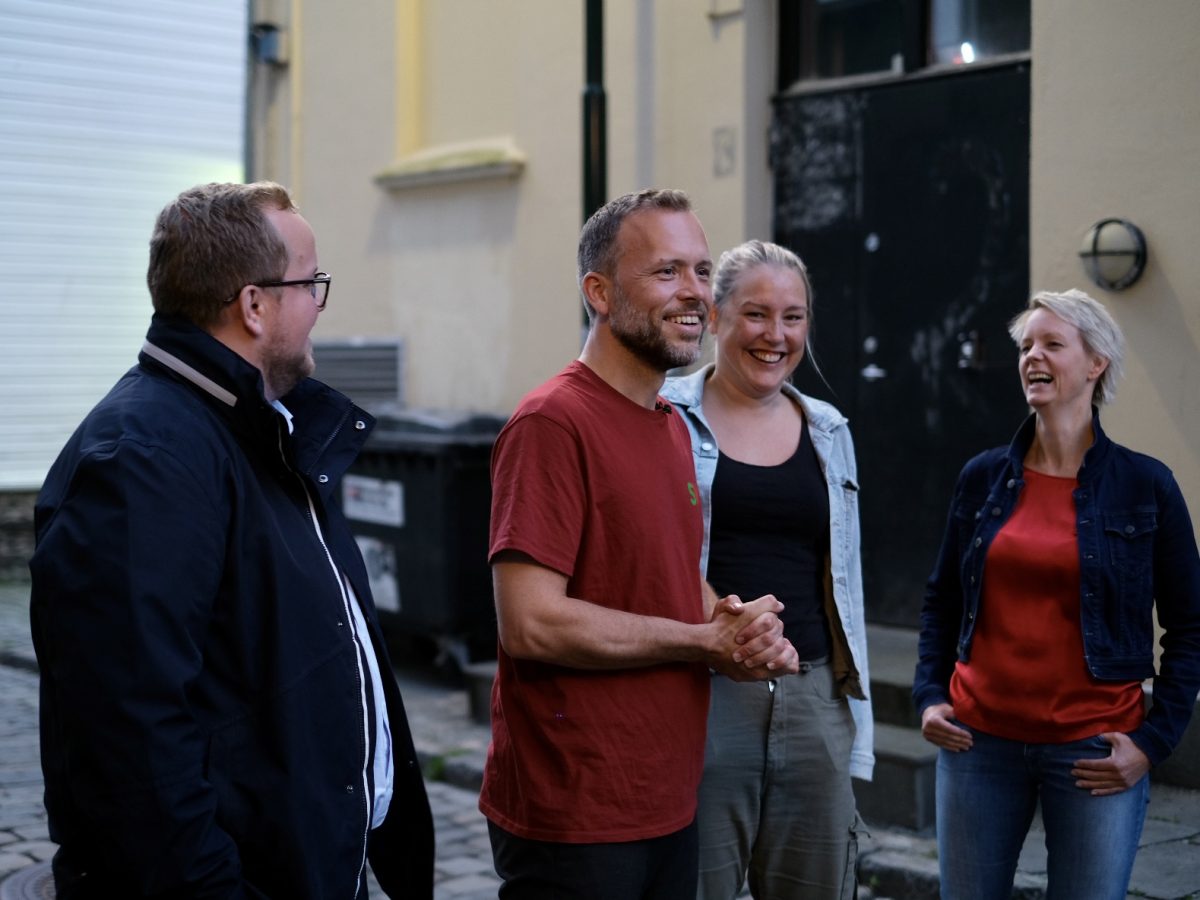 Audun Lysbakken, Ingrid Fiskaa og andre SV politikere. foto