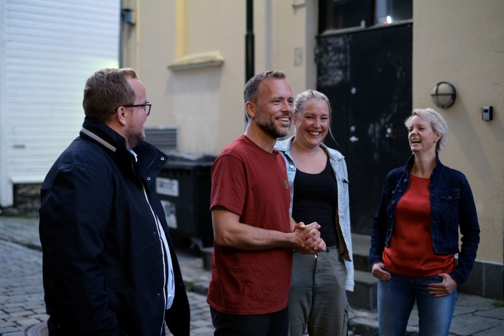 Audun Lysbakken, Ingrid Fiskaa og andre SV politikere. foto