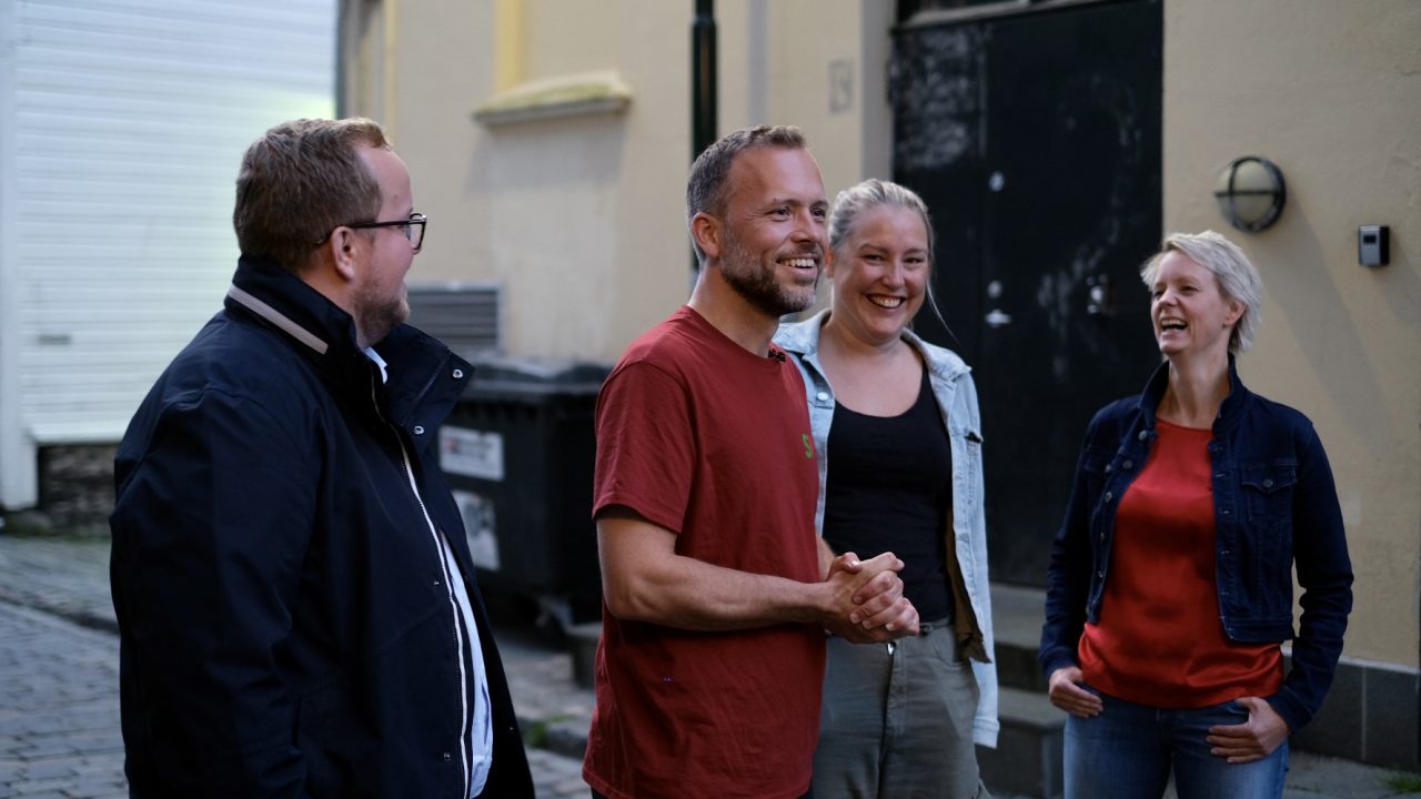 Audun Lysbakken, Ingrid Fiskaa og andre SV politikere. foto