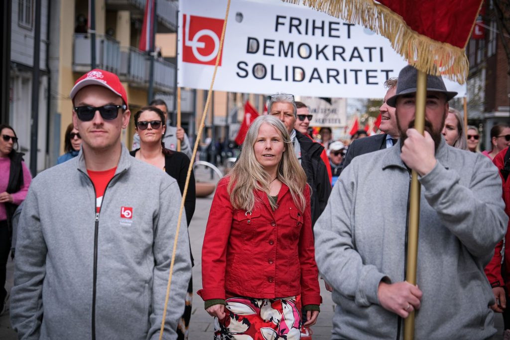 Kirsti Bergstø går først i 1. mai-tog