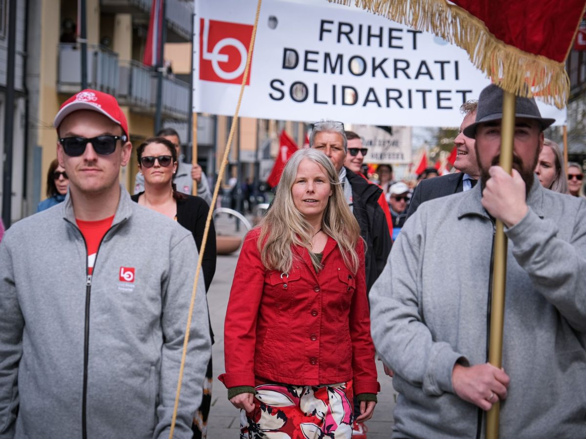 Kirsti Bergstø går først i 1. mai-tog