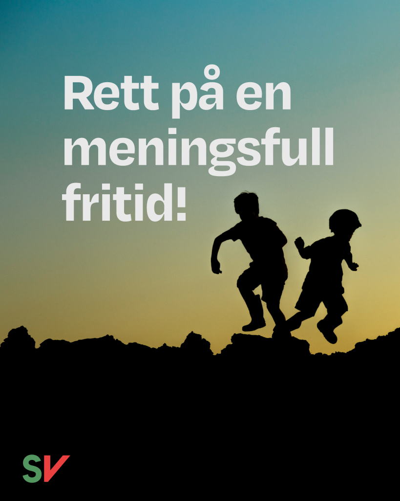 Rett på en meningsfull fritid! - Hvit tekst over mørkt siluettillustrasjon av barn som leker i naturen, SV-logo