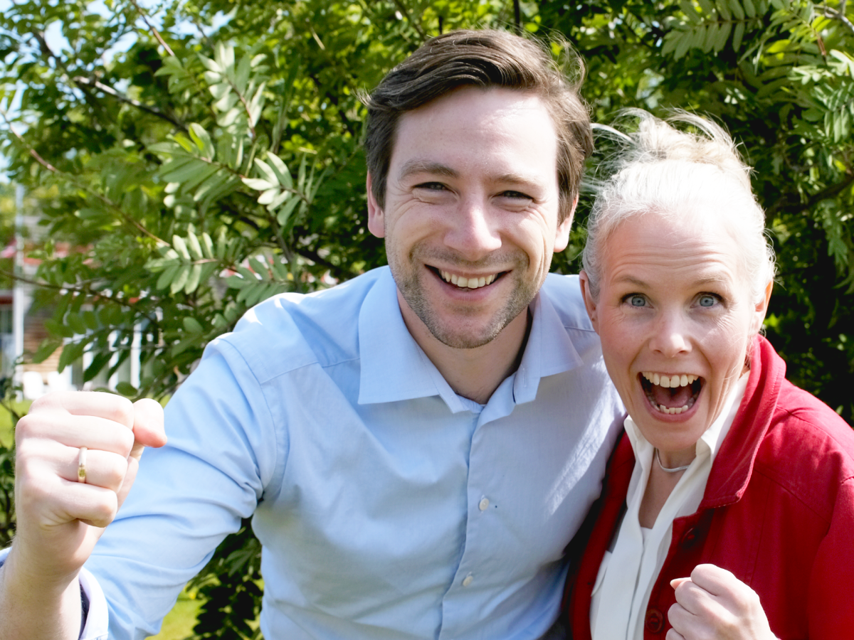 smilende Andreas Unneland og Kirsti Bergstø. foto